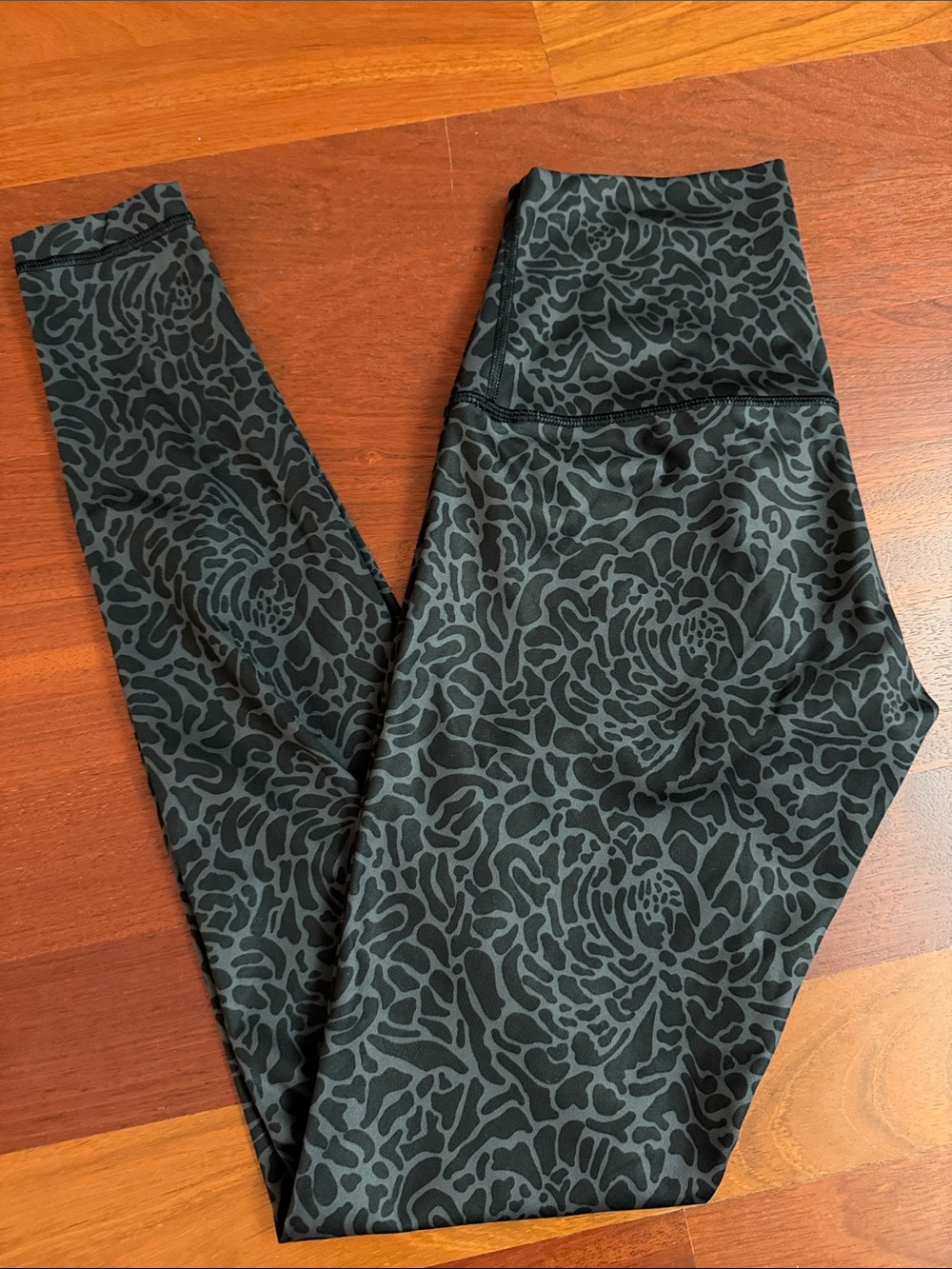 lululemon athletica Black & Dark Gray Floral Print High-Rise Leggings